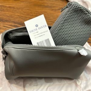NWT DAGNE DOVER SAGE HUNTER TOILETRY BAG